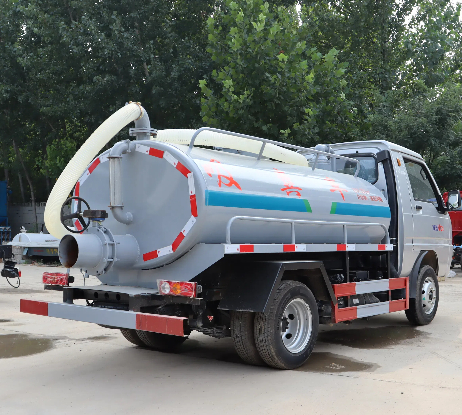 Small Gasoline Suction Truck.jpg