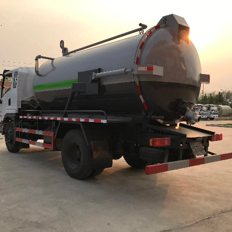 Customizable Sewage Suction Truck