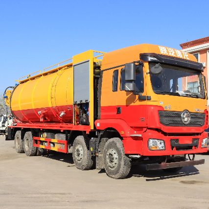 Heavy Duty Cleaning And Suction Truck.jpg