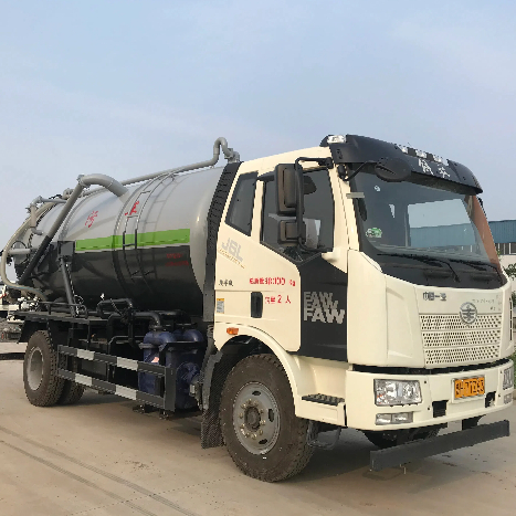 Large Scale Sewage Suction Truck