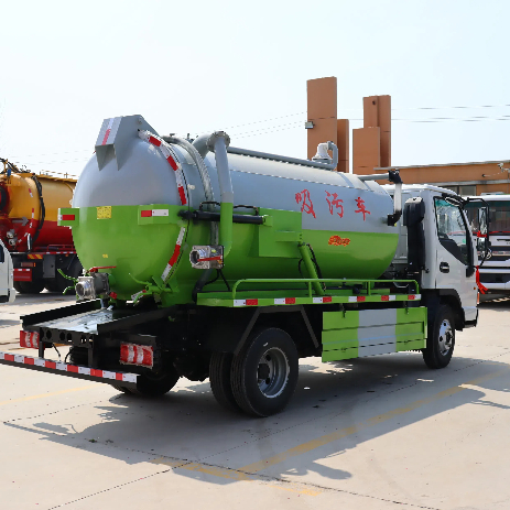 Sewage Treatment Suction Truck.jpg