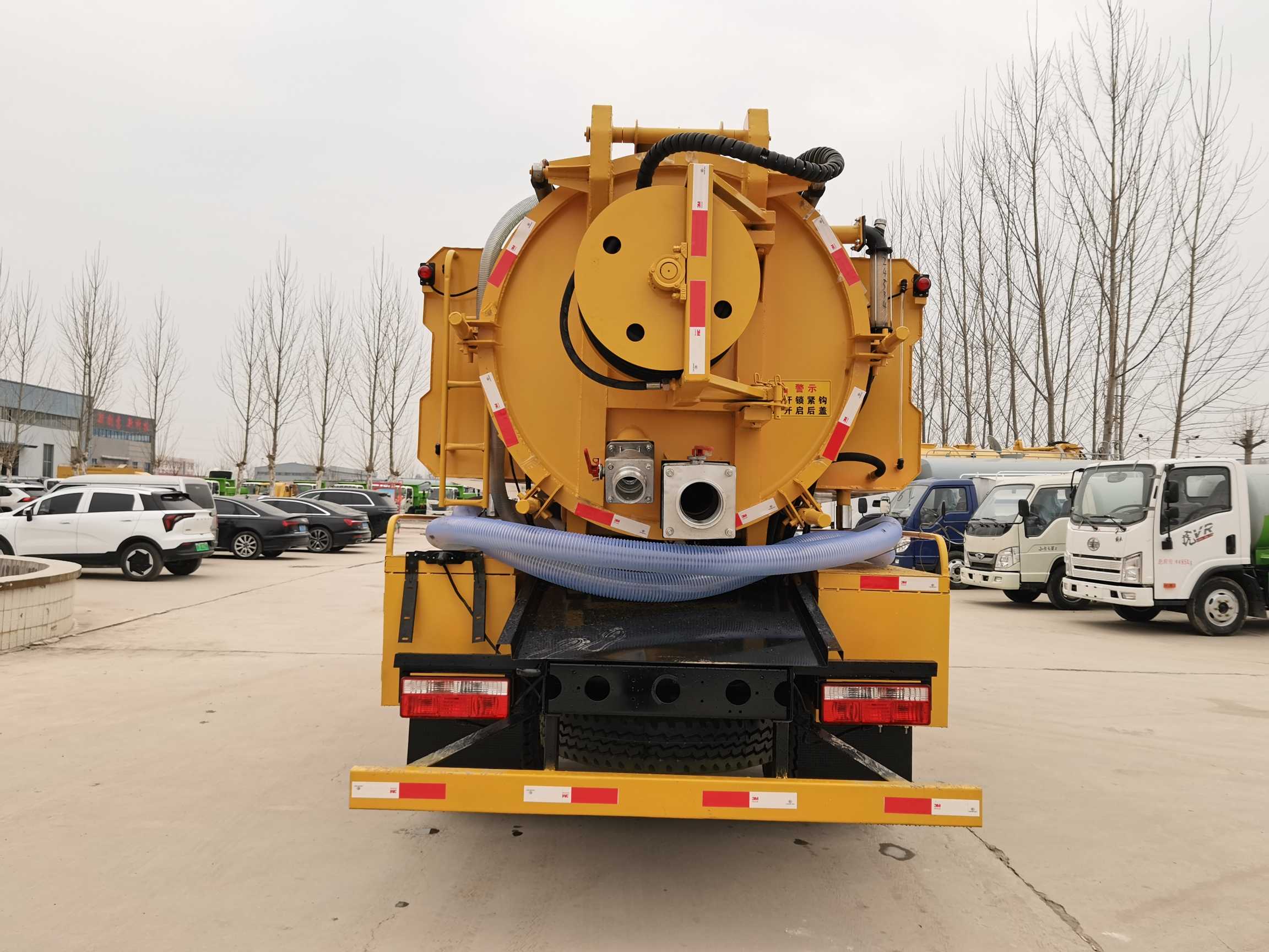 High Suction Sewage Truck