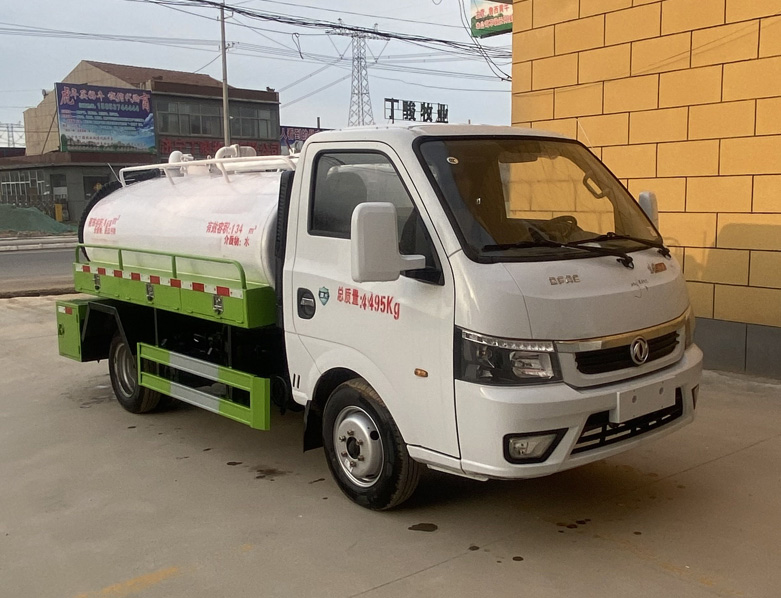 Small scale cleaning and suction truck