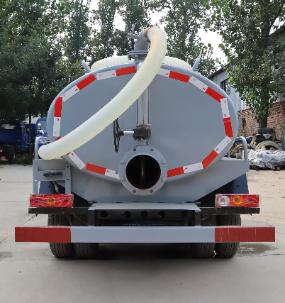 Small Gasoline Suction Truck.jpg