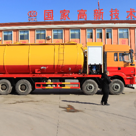 Heavy Duty Cleaning And Suction Truck