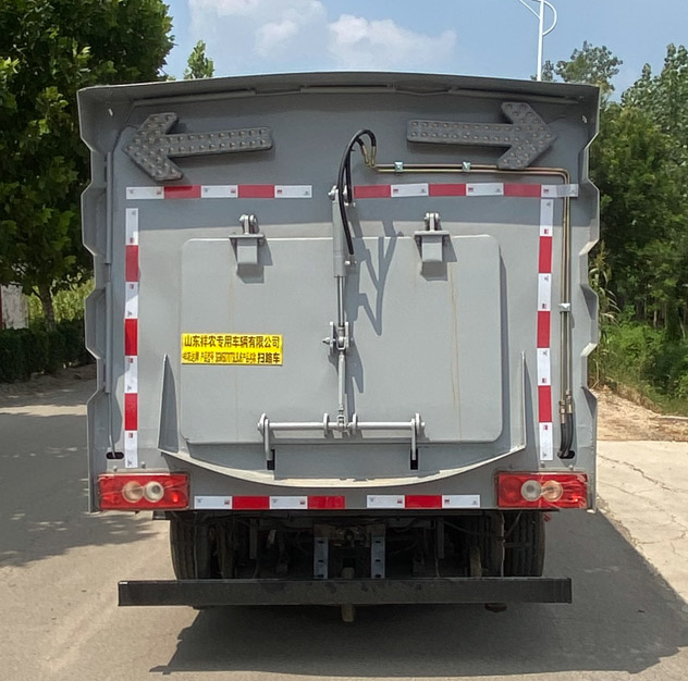 Universal cleaning vehicle