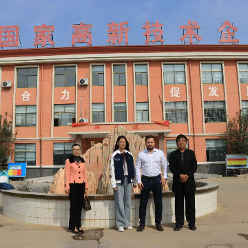 Customers come to visit the factory.jpg