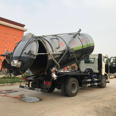 High Quality Sewage Suction Truck.jpg