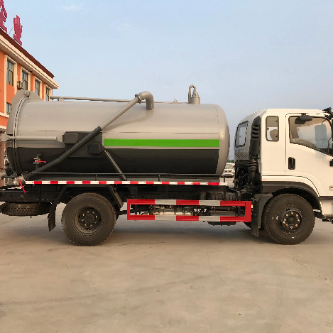 Customizable Sewage Suction Truck