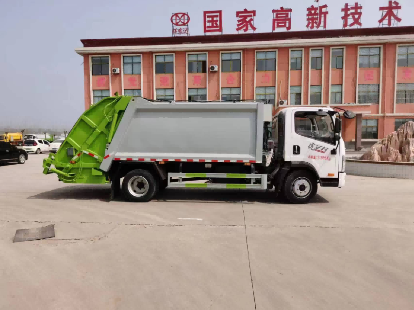 Compressed Garbage Truck