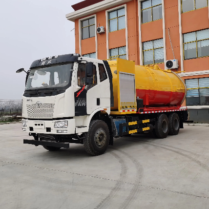 Large Scale Cleaning And Suction Truck