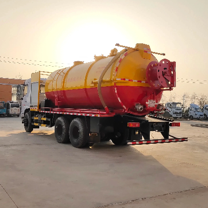 Pipeline Dredging Cleaning And Suction Truck.jpg