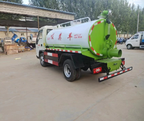 Small Fecal Suction Truck