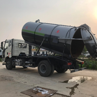 High Quality Sewage Suction Truck.jpg