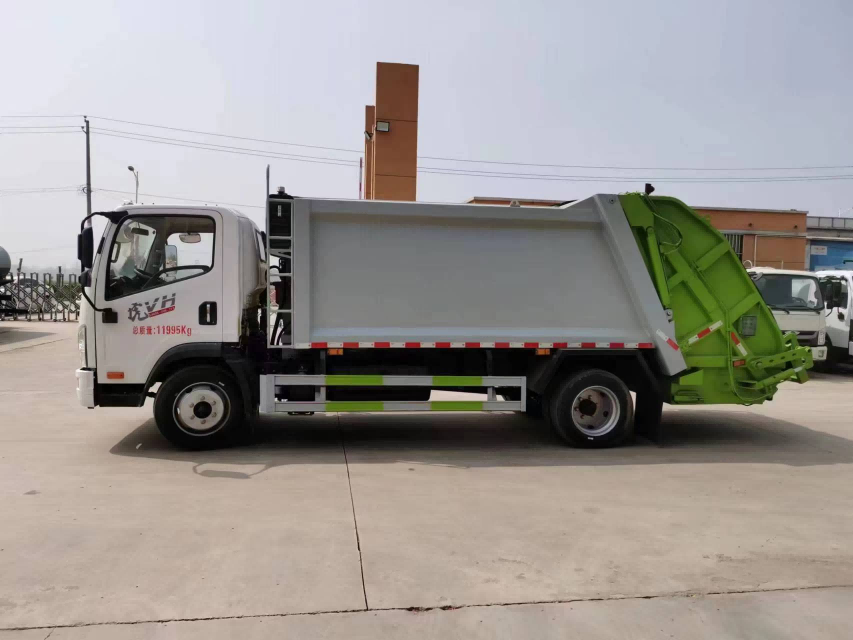 Compressed Garbage Truck