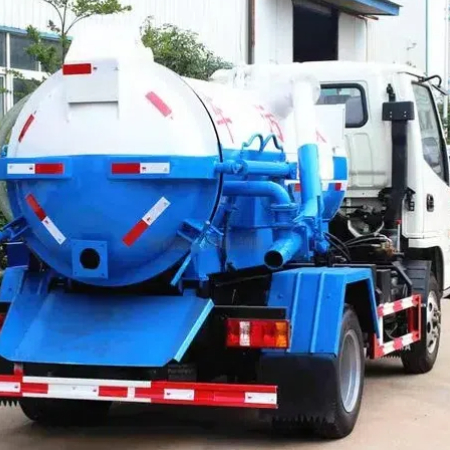 Small And Powerful Sewage Suction Truck