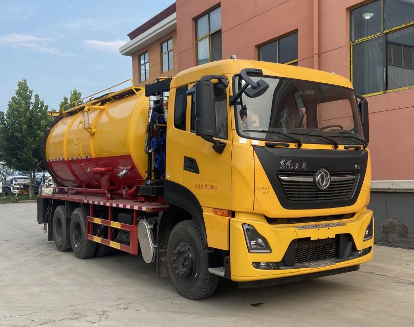 Municipal cleaning suction truck