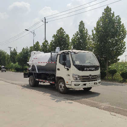 New Type Of Sewage Suction Vehicle