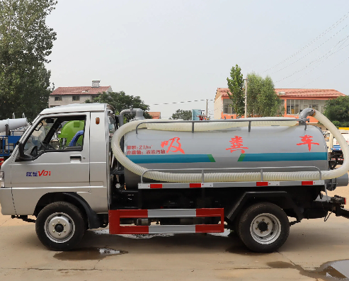 Small Gasoline Suction Truck