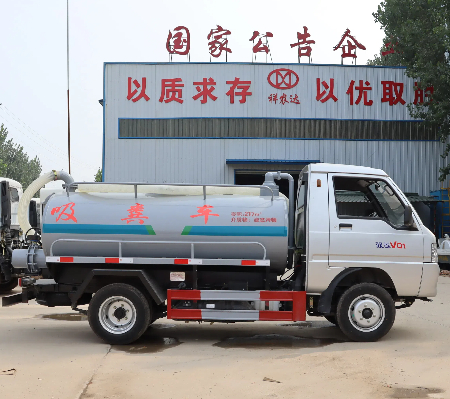 Small Gasoline Suction Truck.jpg