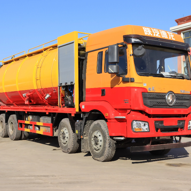 Shaanxi Automobile Delong cleaning and suction vehicle3.jpg