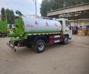 Small Fecal Suction Truck