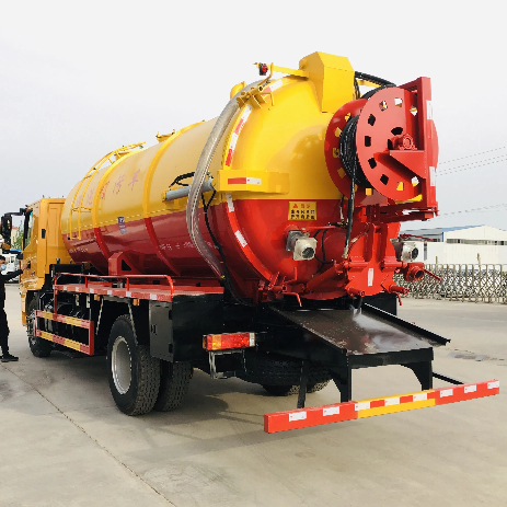 Large Cleaning And Suction Truck