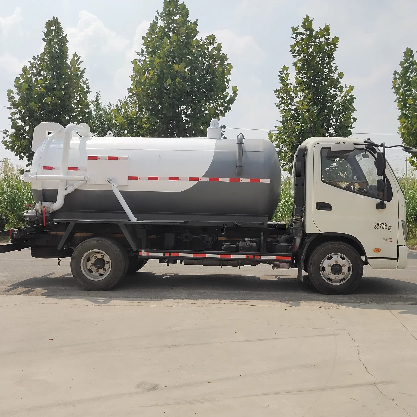 New Type Of Sewage Suction Vehicle